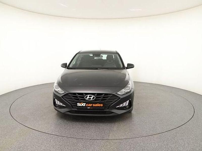Gebraucht Hyundai i30 Select 120 PS (88 kW) 2023 Grau Limousine