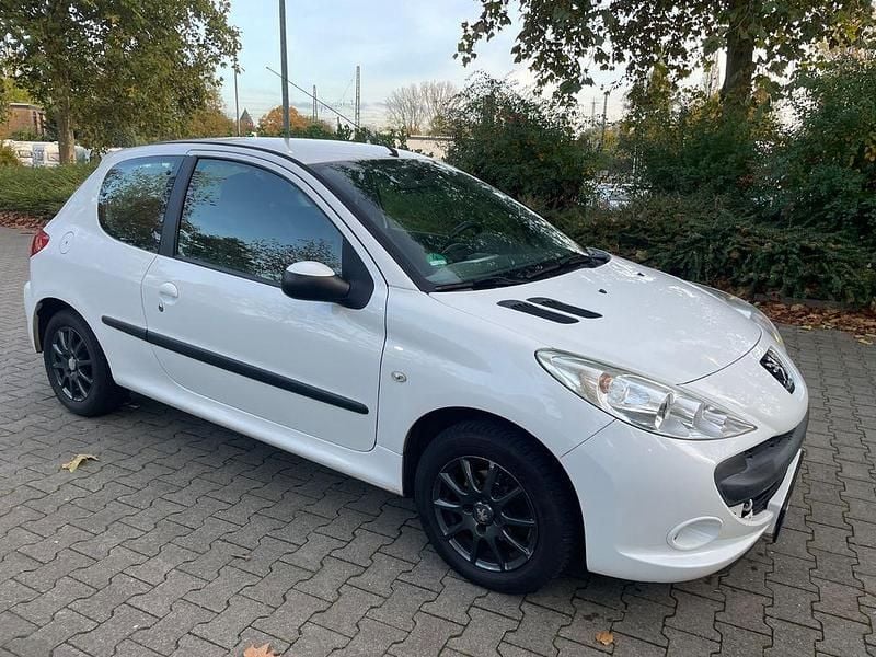 Gebraucht Peugeot 206+ Basis 60 PS (44 kW) 2012 Weiß Kleinwagen