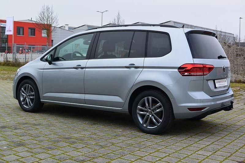 Neu VW Touran Edition 150 PS (110 kW) 2026 Silber Van / Kleinbus
