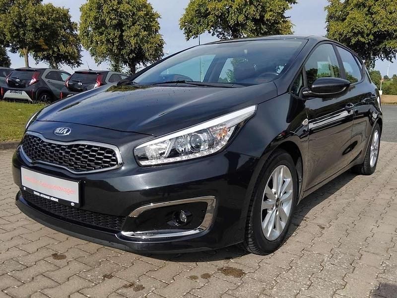 Gebraucht Kia Ceed Edition 7 99 PS (72 kW) 2017 (1k) zilinaschwarz met. Kleinwagen