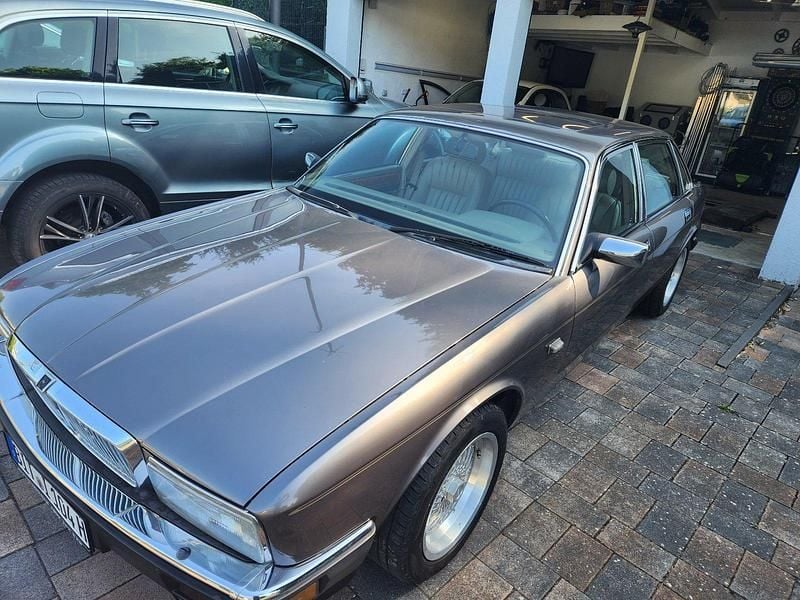 Braun Gebraucht 1990 Jaguar XJ40 Limousine | 18.000 € - Bild 1/4