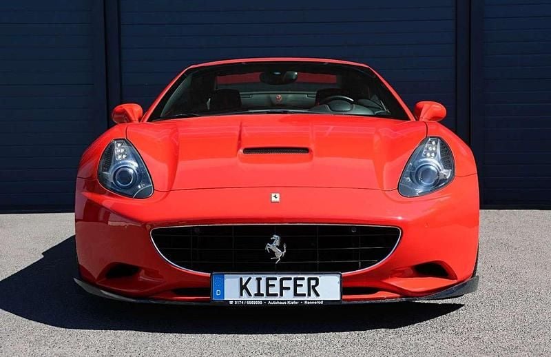 Second-hand Ferrari California 460 CP (338 kW) 2011 Roșu Cabrio