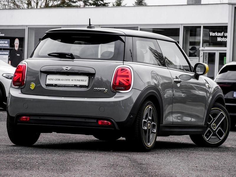 Gebraucht Mini Cooper SE 135 kW (184 PS) 2020 Moonwalk grey () Kleinwagen