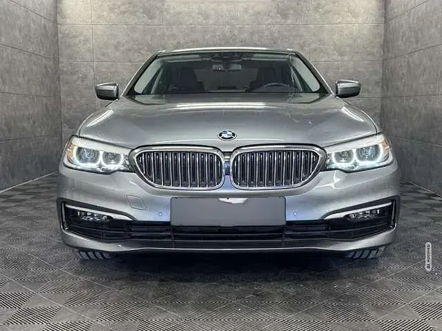 Gebraucht BMW 530e Sport Line 252 PS (185 kW) 2019 Blau metallic Limousine