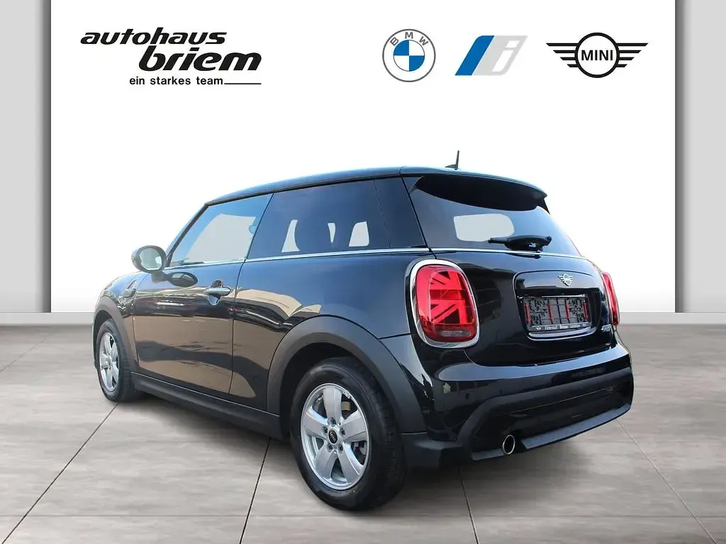 Używany Mini Cooper Hatch 136 KM (100 kW) 2024 Czarny Hatchback