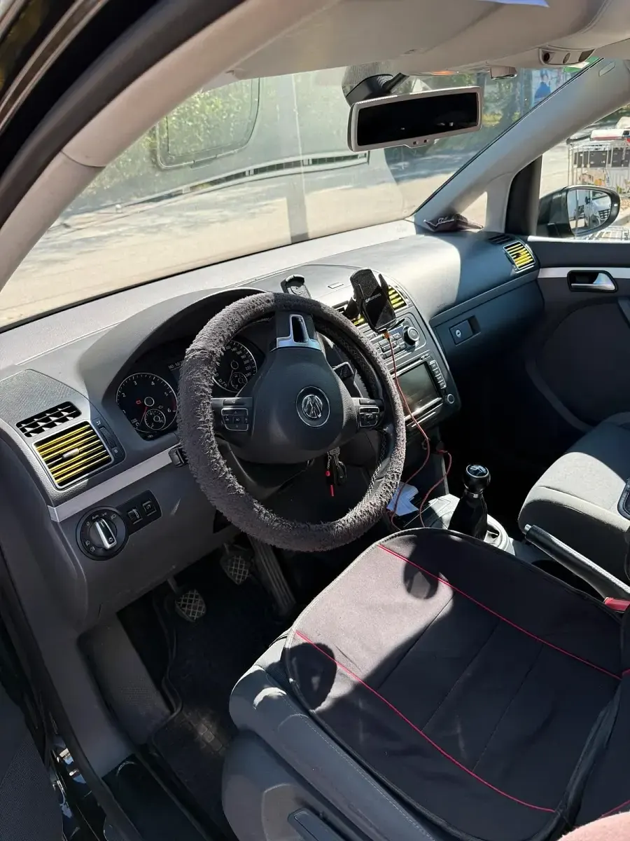 Gebraucht VW Touran 150 PS (110 kW) 2011 Schwarz Van / Kleinbus