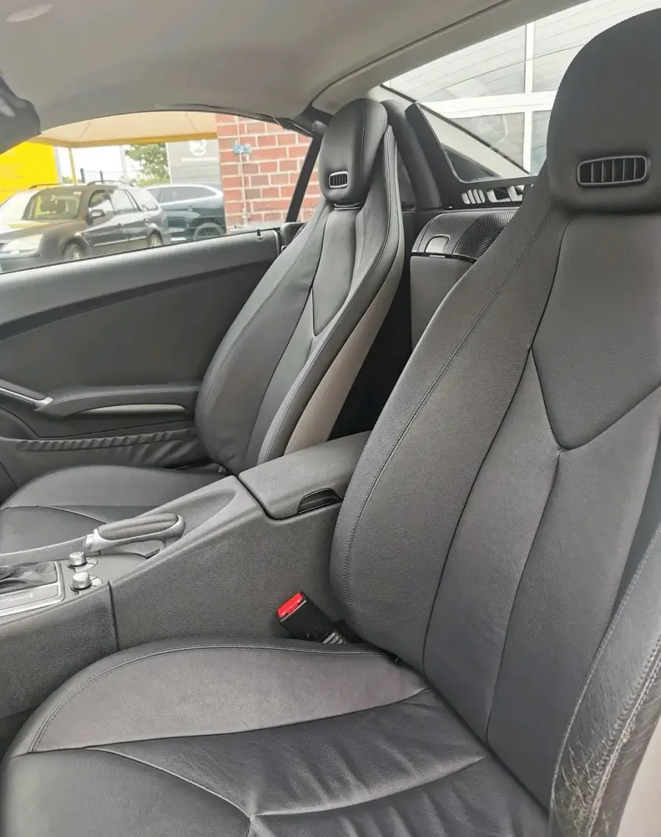 Second-hand Mercedes SLK200 183 CP (134 kW) 2009 Negru Cabrio