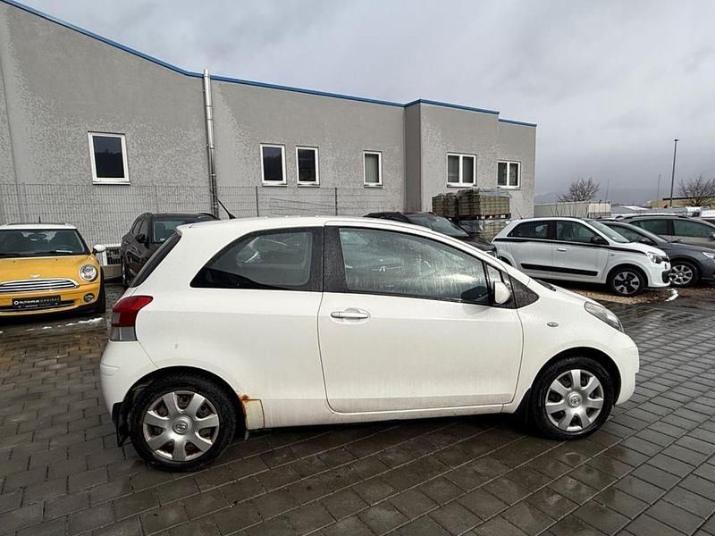 Gebraucht Toyota Yaris Cool 69 PS (50 kW) 2011 Weiß Kleinwagen