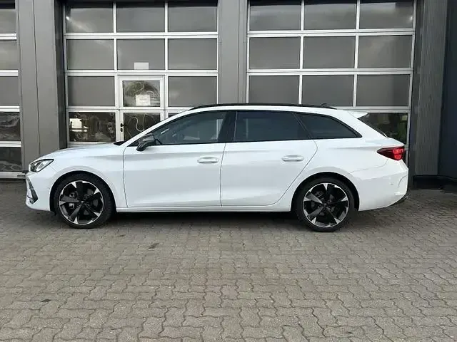 Gebraucht Cupra Leon 150 PS (110 kW) 2025 "nevada" weiss Kombi