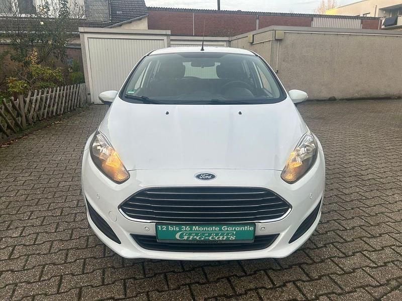Gebraucht Ford Fiesta Trend 75 PS (55 kW) 2013 Weiß Limousine