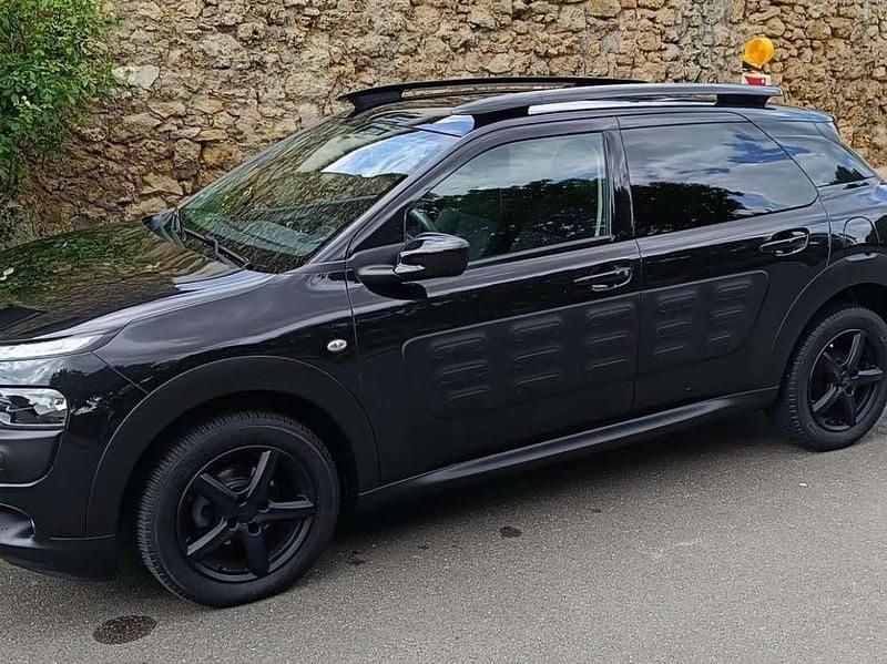 Schwarz Gebraucht 2017 Citroën C4 Limousine | 7.800 € (Fairer Preis) - Bild 1/4