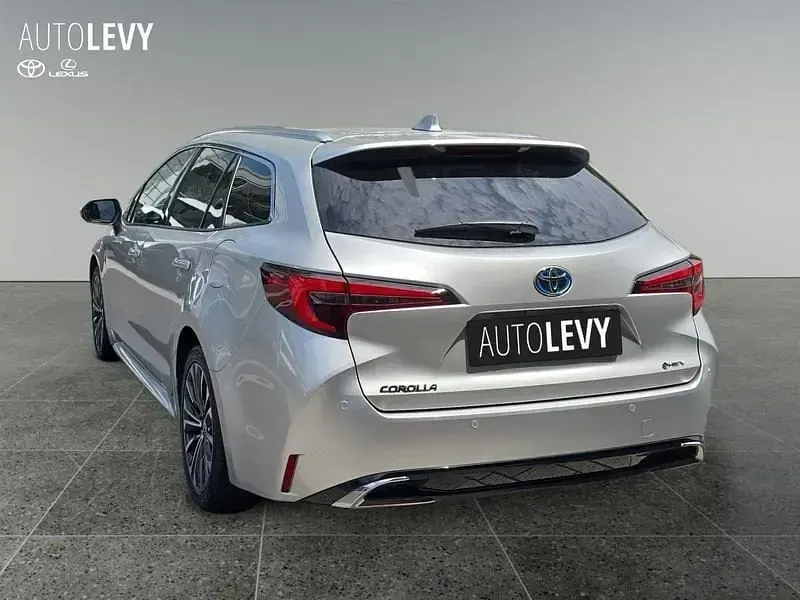 Gebraucht Toyota Corolla Team 140 PS (102 kW) 2024 Silber Kombi