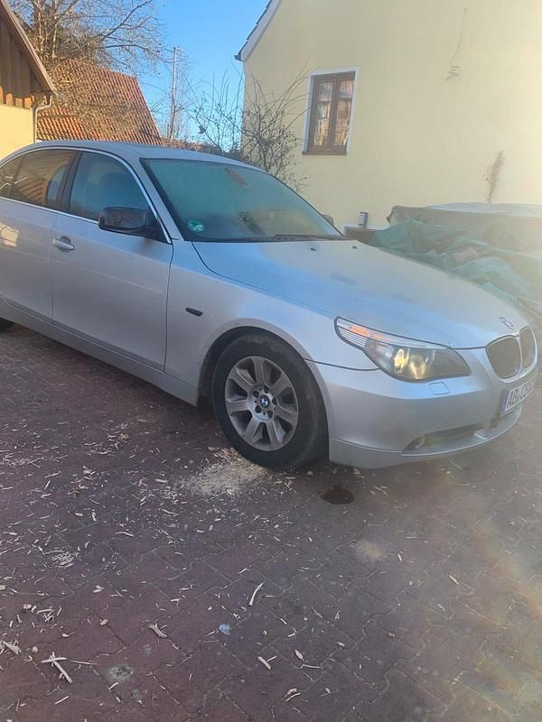 Silber Gebraucht 2007 BMW 523 Limousine | 4.300 € (Superpreis) - Bild 1/4