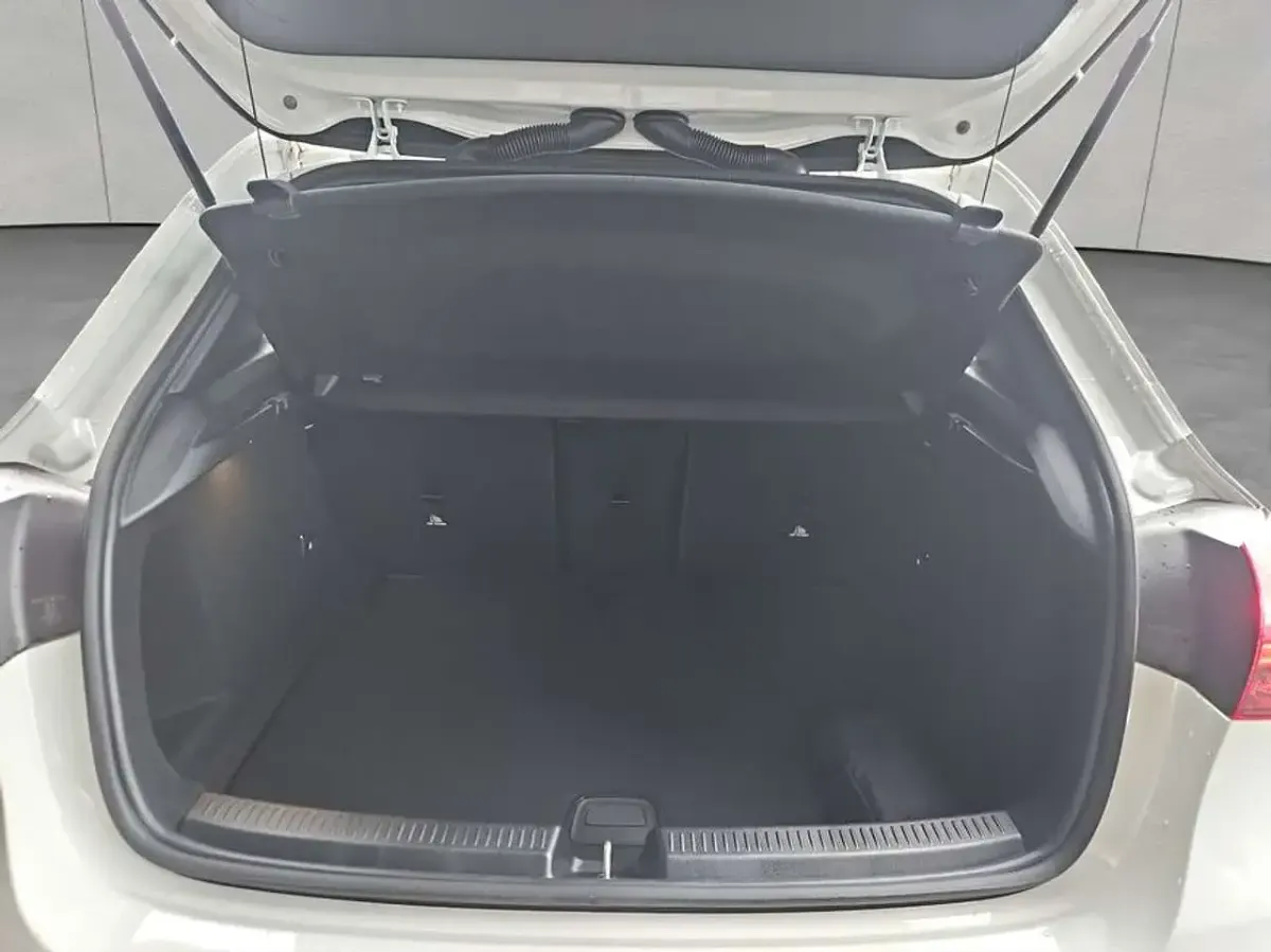 Gebraucht Mercedes A200 Advanced Plus 150 PS (110 kW) 2025 Grau Limousine