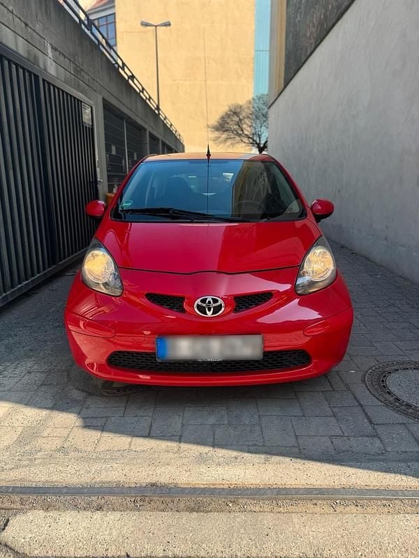 Gebraucht Toyota Aygo 70 PS (51 kW) 2007 Rot Kleinwagen
