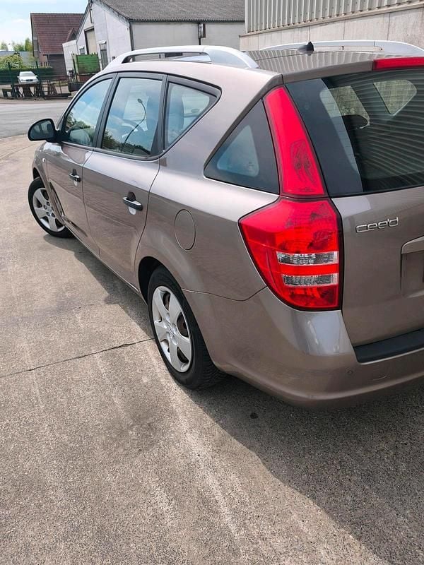 Gebraucht Kia Ceed 116 PS (85 kW) 2010 Braun Kleinwagen