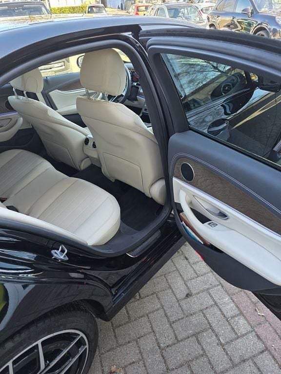 Usado Mercedes E200 AMG 197 CV (144 kW) 2021 Negro Berlina