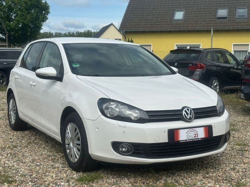 Weiß Gebraucht 2010 VW Golf VI Team Limousine | 5.790 € (Fairer Preis) - Bild 1/4
