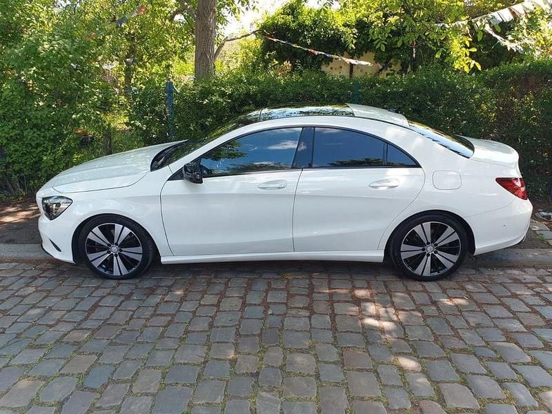 Gebraucht Mercedes CLA250 211 PS (155 kW) 2016 Weiß Limousine