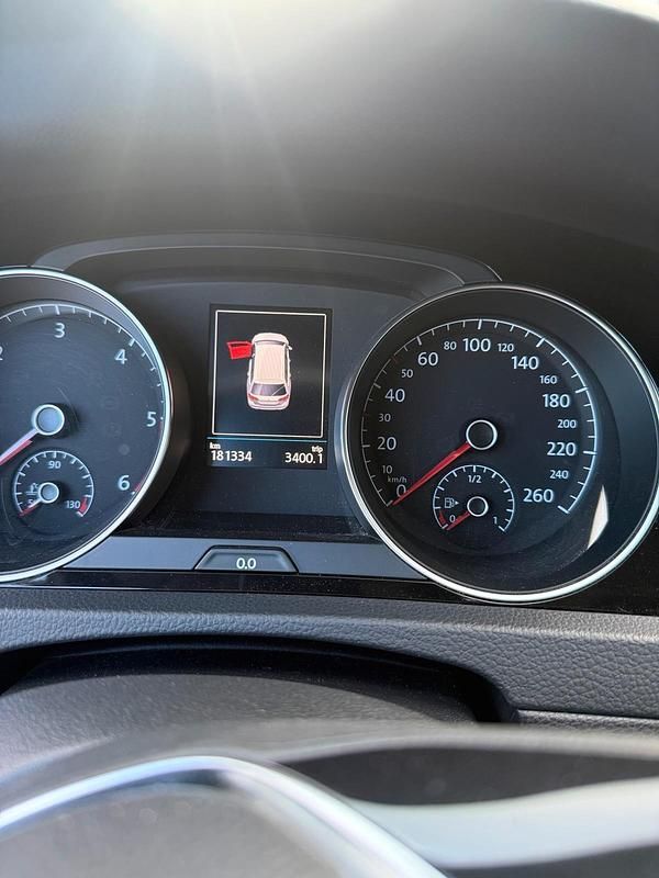 Gebraucht VW Golf VII 150 PS (110 kW) 2017 Gold Kombi