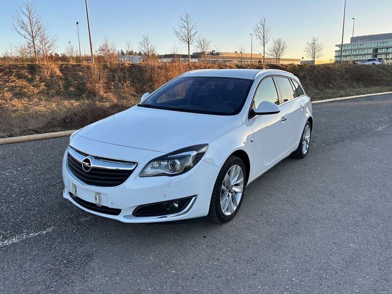 Weiß Gebraucht 2017 Opel Insignia Kombi | 8.900 € (Superpreis) - Bild 1/4