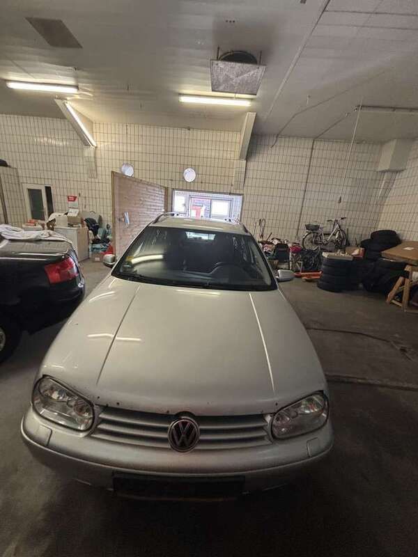 Gebraucht 2001 VW Golf IV Comfortline Limousine | 900 € - Bild 1/4