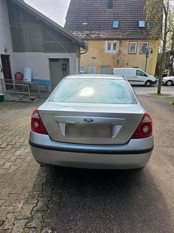 Używany Ford Mondeo 110 KM (80 kW) 2003 Srebrny Sedan/Limuzyna