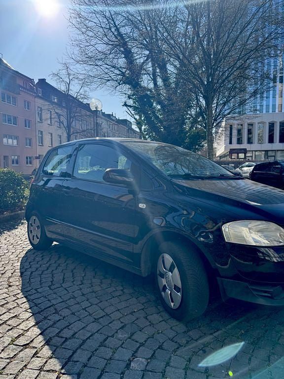 Gebraucht VW Fox 60 PS (44 kW) 2010 Schwarz Kleinwagen