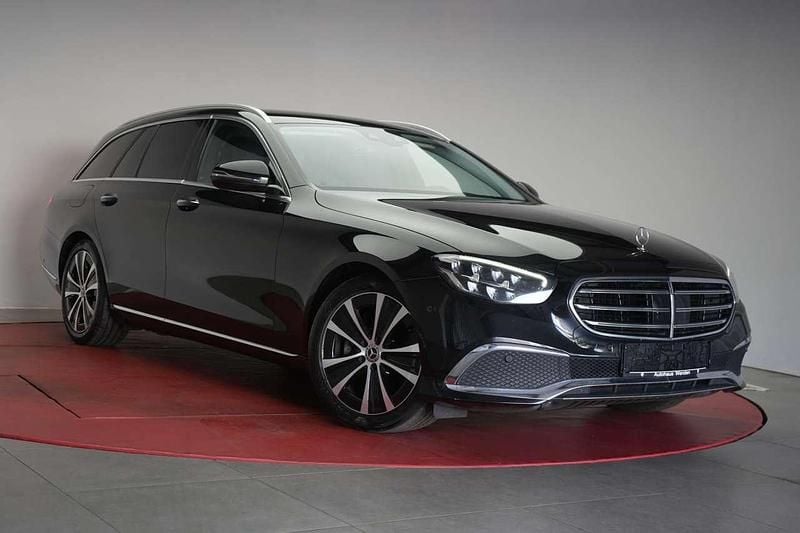 Obsidian black Gebraucht 2023 Mercedes E220 Exclusive Kombi | 29.490 € (Fairer Preis) - Bild 1/4