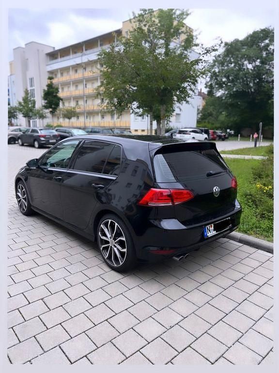 Gebraucht VW Golf VII Highline 150 PS (110 kW) 2016 Schwarz Limousine