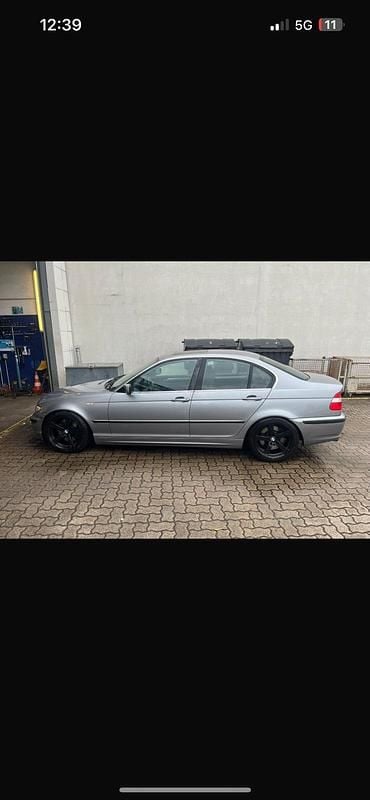 Silber Gebraucht 2004 BMW 330 Limousine | 3.500 € (Superpreis) - Bild 1/4