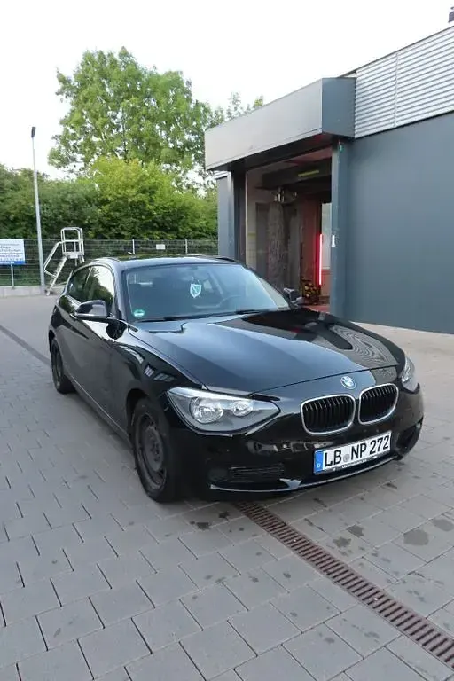Gebraucht BMW 114 102 PS (75 kW) 2013 Schwarz Kleinwagen