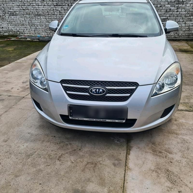 Gebraucht Kia ProCeed 126 PS (92 kW) 2009 Silber Kleinwagen