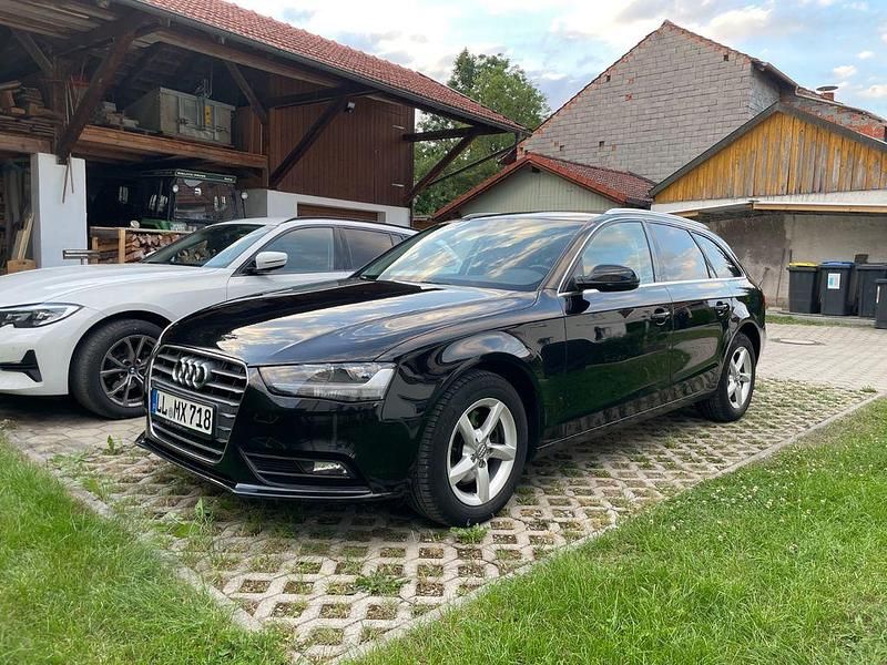 Gebraucht Audi A4 Attraction 150 PS (110 kW) 2014 Schwarz Kombi