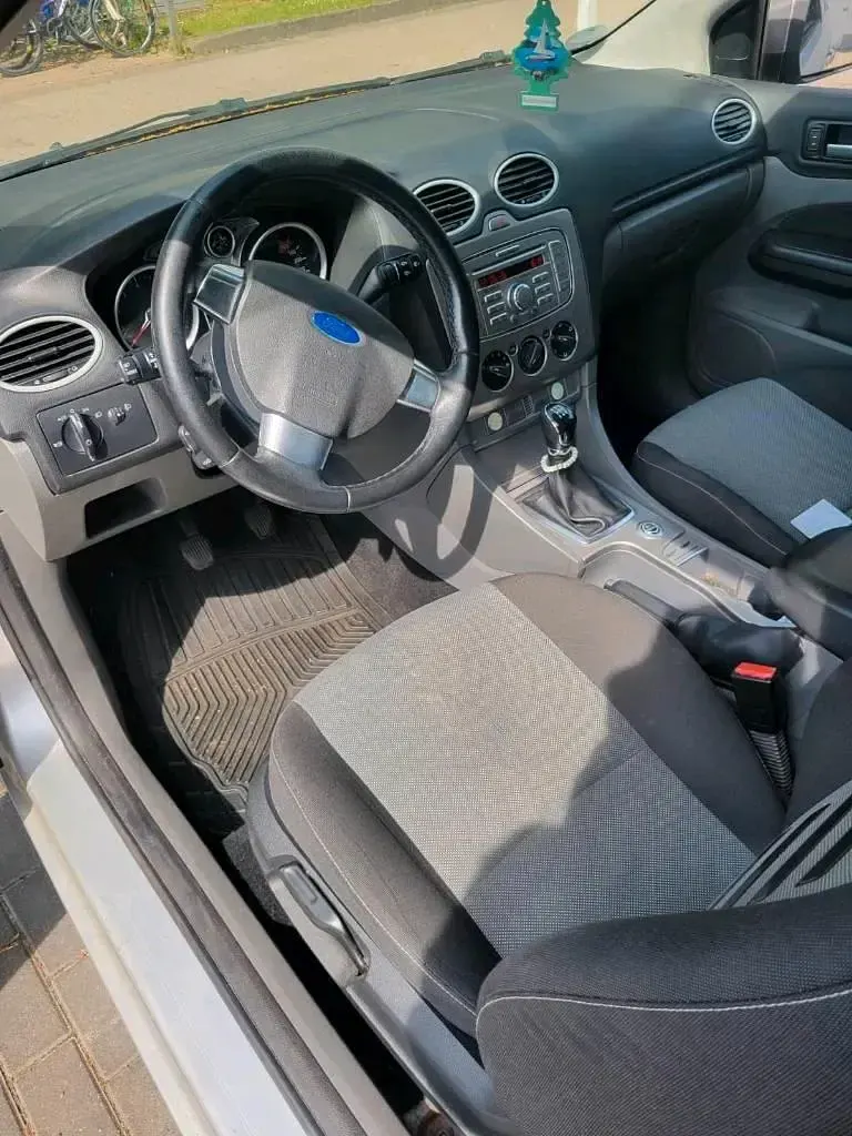 Gebraucht Ford Focus 116 PS (85 kW) 2009 Silber Kleinwagen