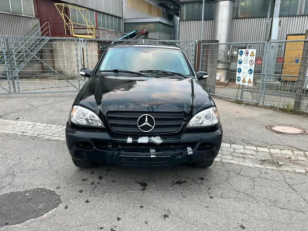 Gebraucht Mercedes ML270 163 PS (119 kW) 2003 Schwarz SUV