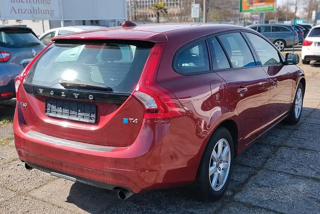 Używany Volvo V60 190 KM (139 kW) 2014 Czerwony Kombi