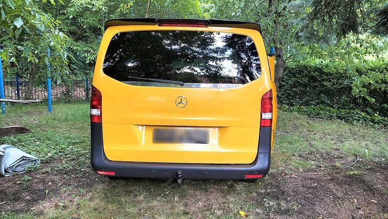 Second-hand Mercedes Vito 136 CP (100 kW) 2018 Galben Van