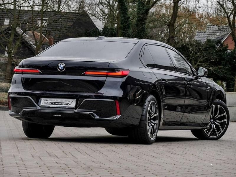 Gebraucht BMW 740 M Sport 299 PS (219 kW) 2023 Schwarz Limousine