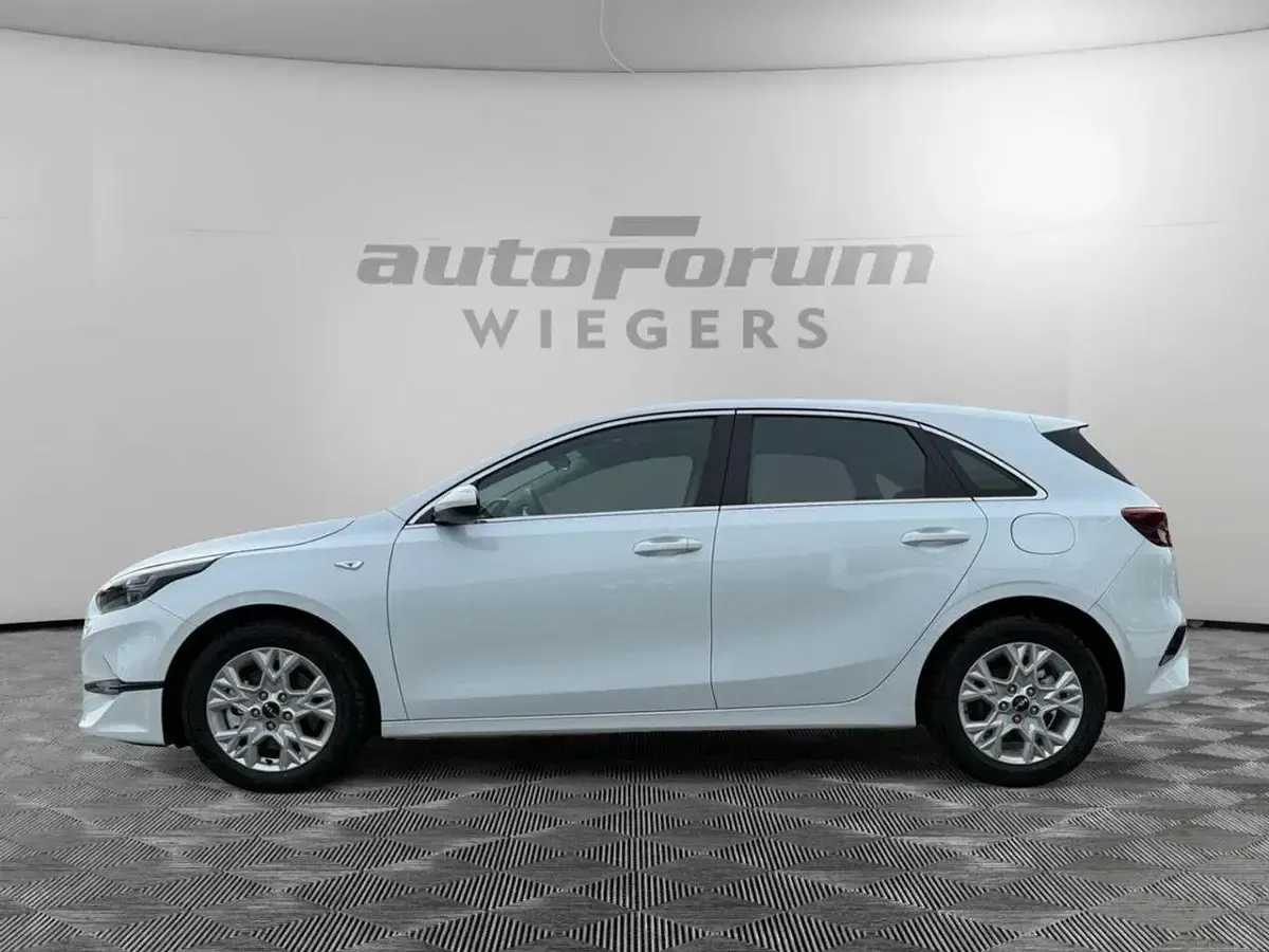 Gebraucht Kia Ceed Vision 160 PS (117 kW) 2024 (wd) casa white s Kleinwagen