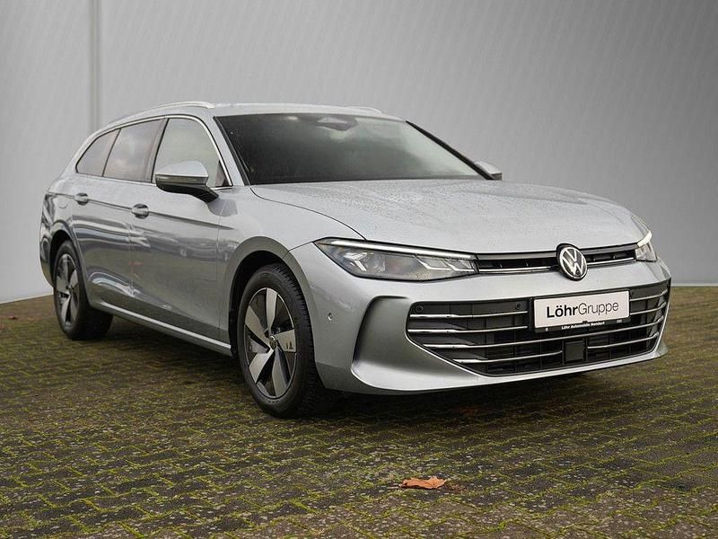 Gebraucht VW Passat Business 150 PS (110 kW) 2025 Oyster silver metallic Kombi