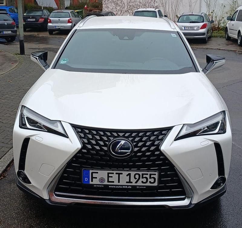 Weiß Gebraucht 2020 Lexus UX 250h SUV | 23.900 € (Guter Preis) - Bild 1/4