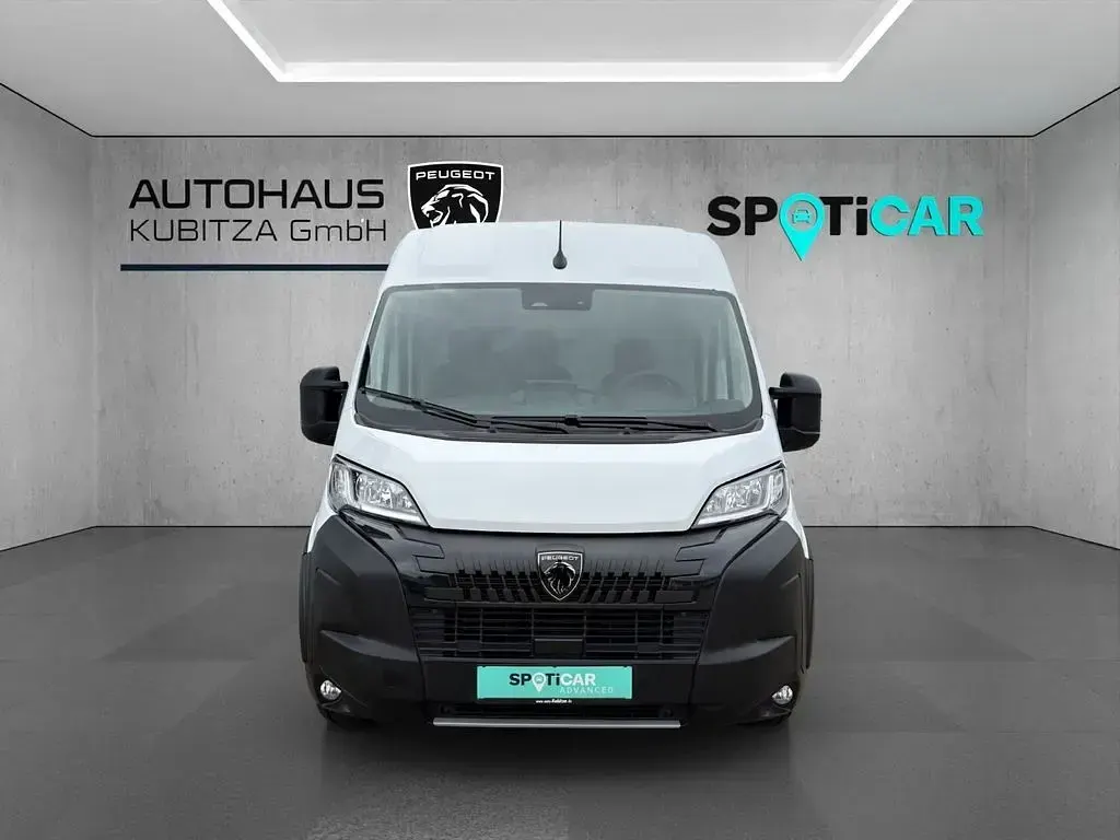 Gebraucht Peugeot Boxer 140 PS (102 kW) 2025 Weiß Van