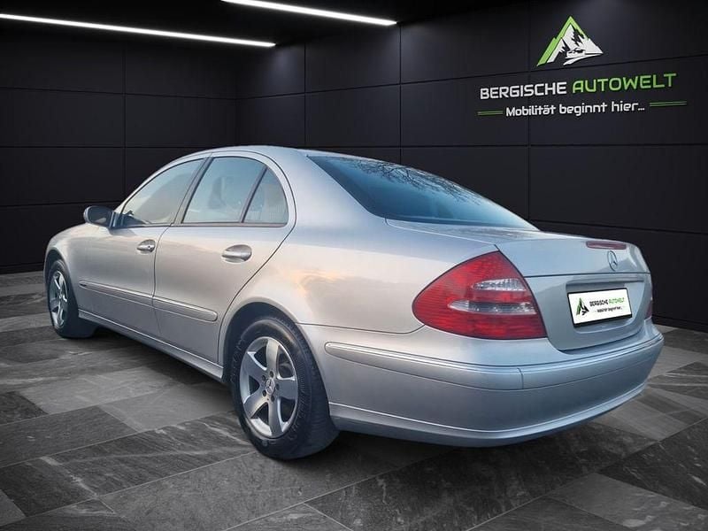 Gebraucht Mercedes E240 Avantgarde 177 PS (130 kW) 2003 Silber Limousine