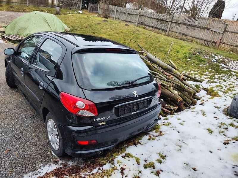 Gebraucht Peugeot 206 75 PS (55 kW) 2009 Schwarz Limousine