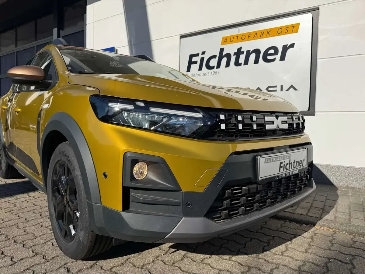 Neu Dacia Sandero Extreme 110 PS (80 kW) 2026 Amber yellow Kleinwagen