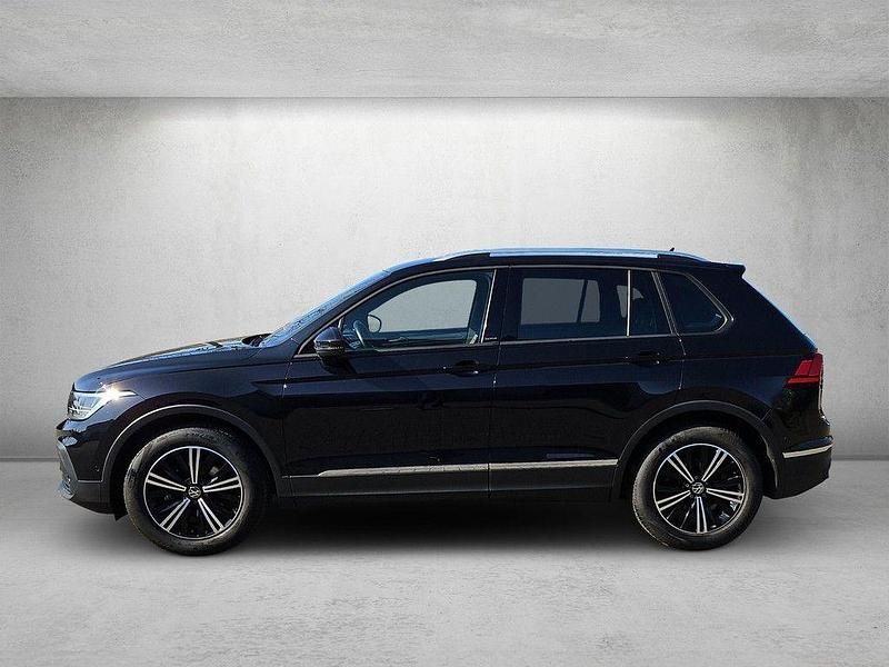 Gebraucht VW Tiguan Active 150 PS (110 kW) 2023 Deep black perleffekt SUV