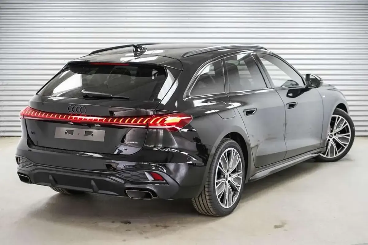 Neu Audi A5 S-Line 204 PS (150 kW) 2026 Mythosschwarz metalli... Kombi