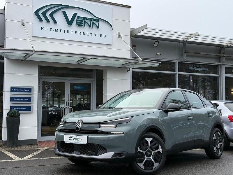 Neu Citroën C4 PureTech 131 PS (96 kW) 2025 Grün Limousine