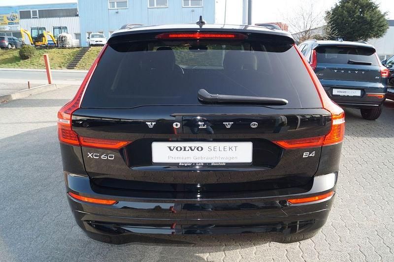 Gebraucht Volvo XC60 Core 197 PS (144 kW) 2022 Schwarz SUV